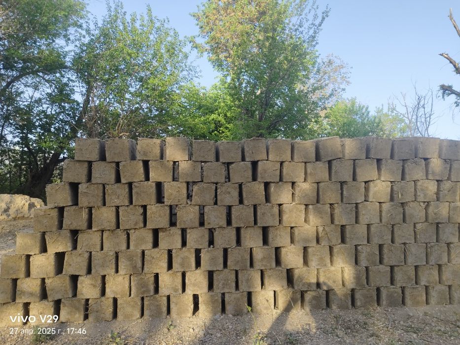 Лай кірпіш сатылады.