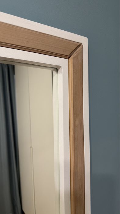 Зеркало с металлической рамой