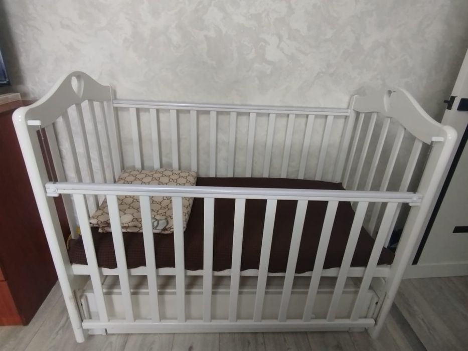 Продам детскую кровать б/у