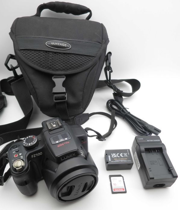 Panasonic Lumix DMC-FZ100 фотоапарат 24x Оптичен LEICA DC Vario-Elmarit, 14.1 MP MOS, Full HD 1080i, Въртящ се Екран с Чанта в Отлично Състояние