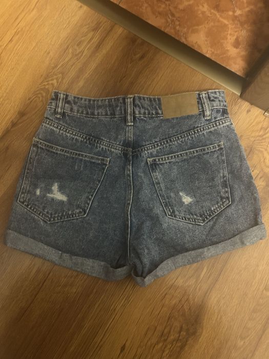 Pantaloni scurti