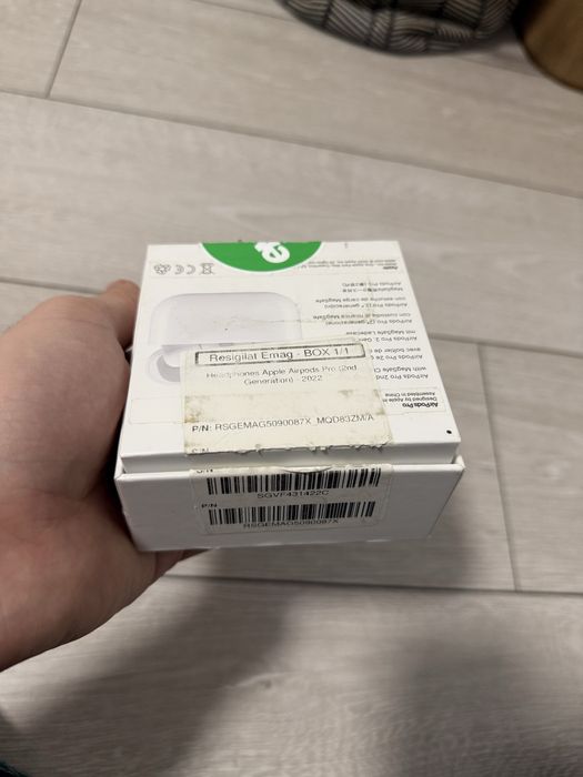 Apple Airpods Pro 2, originale cu factura eMag + 2 huse