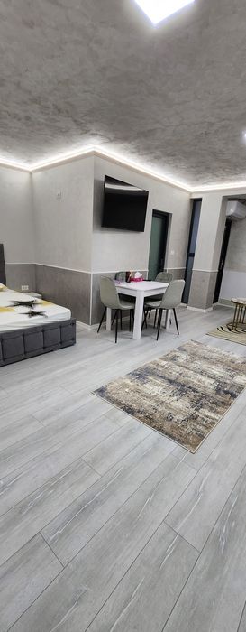 Garsoniera, etaj 1, centru