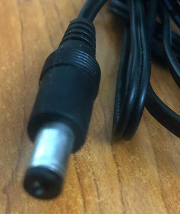 Adaptor AC, model T018WE1225, 12V, 1.5A