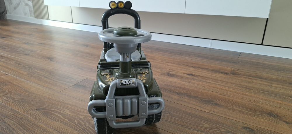 Продам детскую машинку