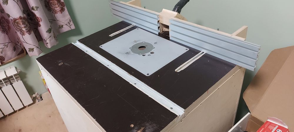 Фрезерный стол с фрезером