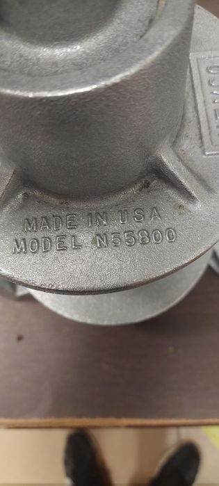 Преса за консерви