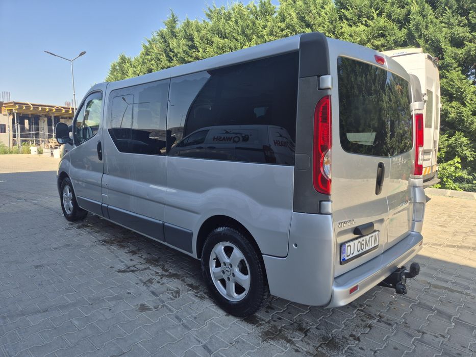 Opel Vivaro 9 locuri