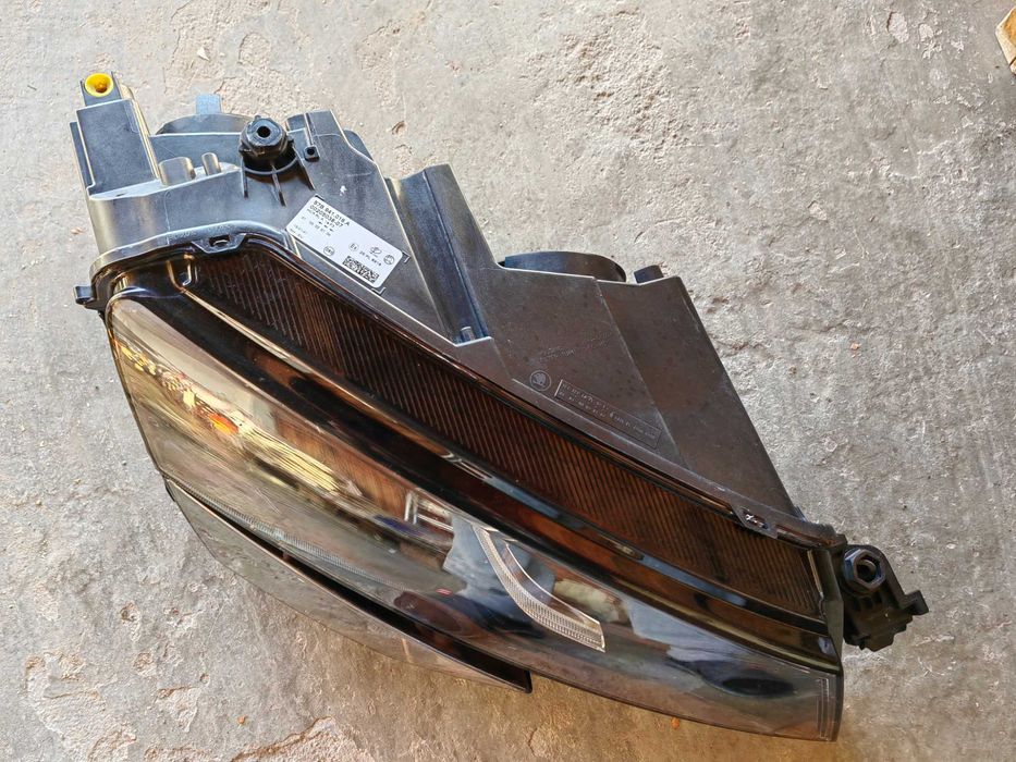Фар Skoda Karoq H7 + LED десен / Фар Шкода Карок Оригинален