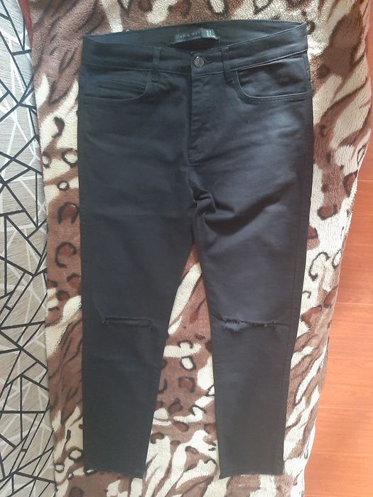 Pantaloni diferite modele