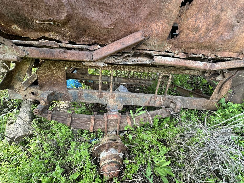 Одноосный тракторный прицеп,рессор,ступица