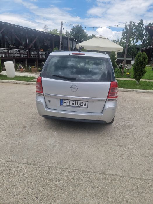 Vând Opel zafira