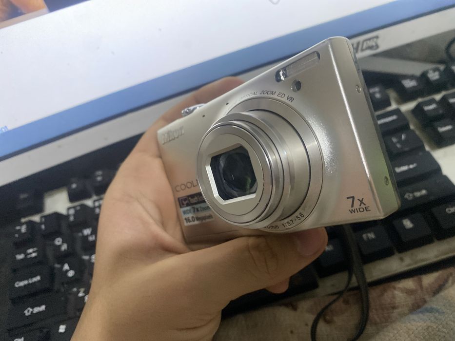 Nikon Coolpix kompakt retro kamera, 16MP, ED VR
