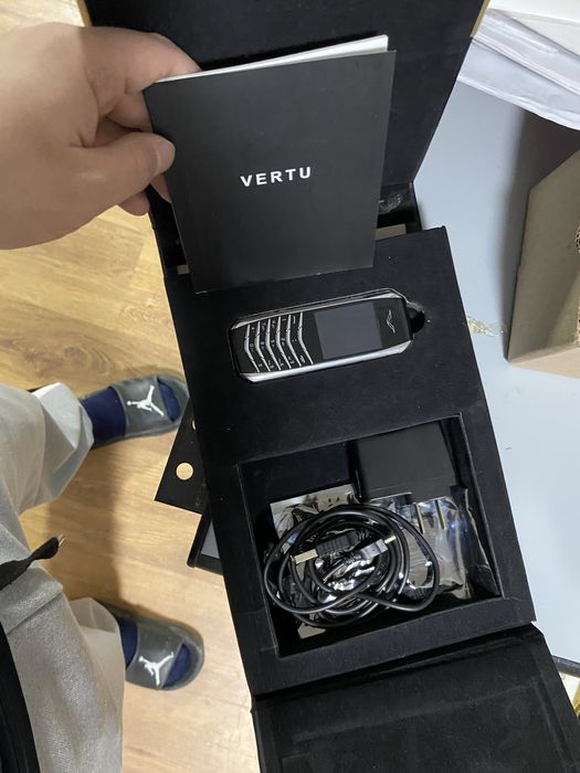 Продам телефон верту новый