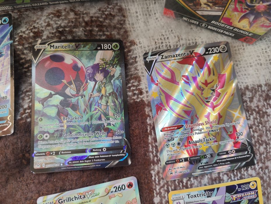 Pokemon TCG карти ETB и Booster Bundle комплект