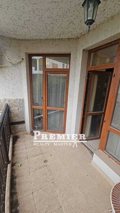 Продава се двустаен апартамент на първа линия в Свети Влас