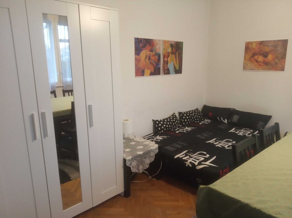 Дава се под наем Тристаен апартамент в София, Център - 95 кв.м за 239.19 € - Снимка #1