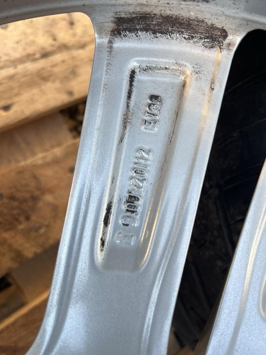 Джанти за Audi Q7 4M0601025 H 9J 20'' Zoll ET33 A6 A7 A8 имат и гуми