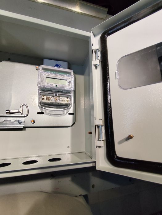 счетчик 220 вольт., колодка испытательная., рубильник ЯРВ 100.