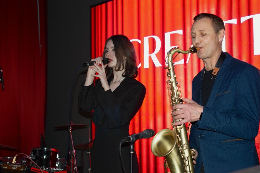 Саксофонист/Музыканты/Вокал