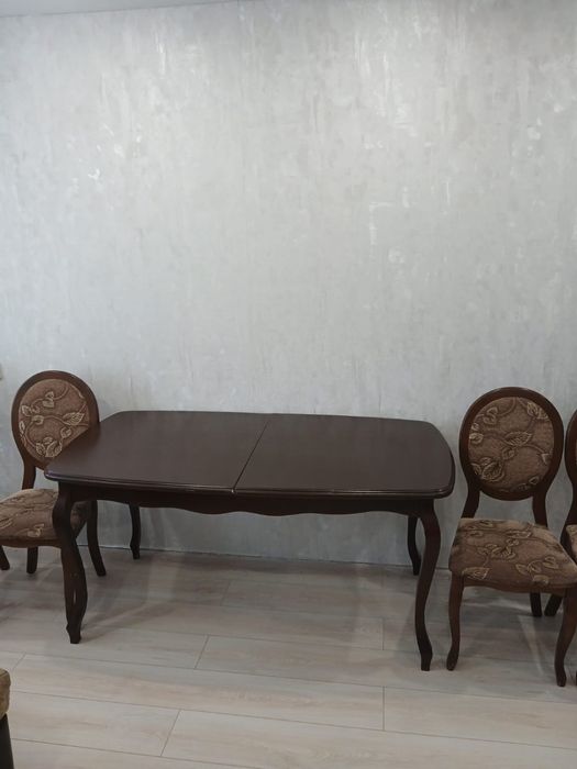 Продам раздвижной стол и 6 стульев