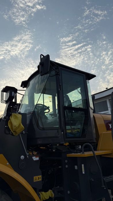 Фронтальный погрузчик XCMG ХС 936 1.8 м³