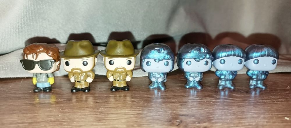 Фигурки киндер джой очень странные дела