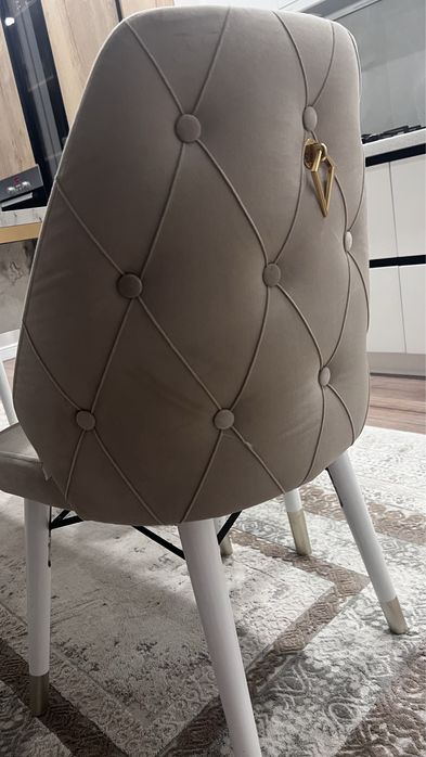 Стол и 6 стульев