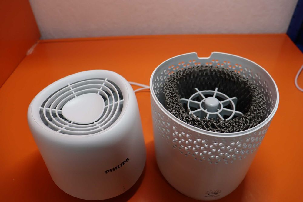 Изпарителен овлажнител Philips серия 2000, хигиенично овлажняване, 99,97% по-малко бактерии, резервоар за вода 2 л, 190 мл/ч, ултра тих