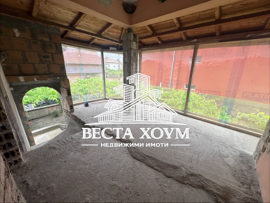 Двуетажна къща в гр. Крън
