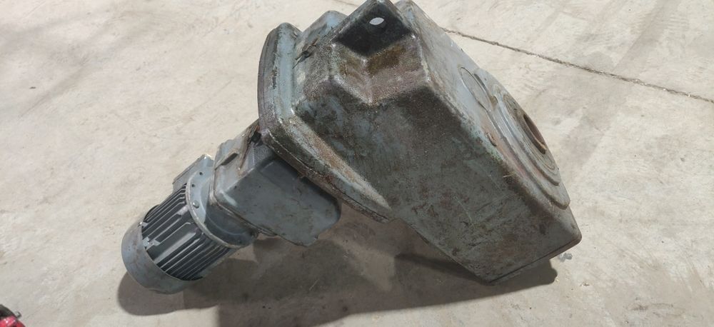 Motor electric trifazat cu reductor, 0.37kW, 4rpm