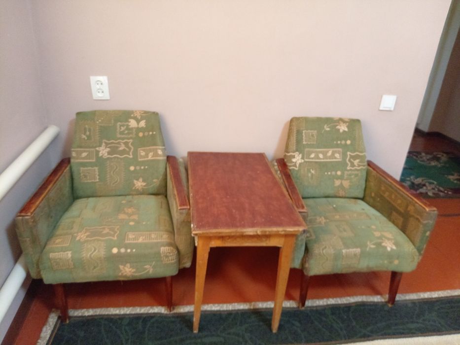 Продаётся диван и два кресла,
