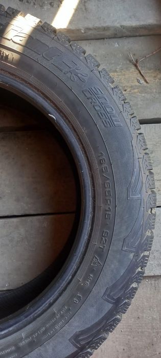 Продам зимнюю резину на автомобиль.
