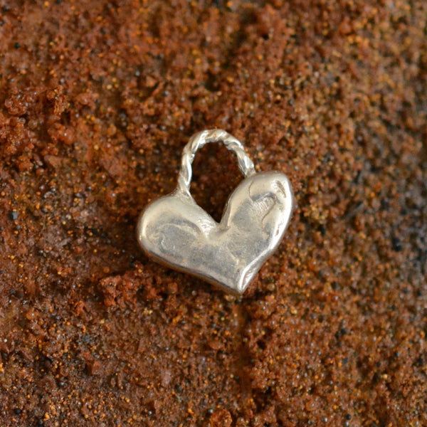 Сребърна висулка 925 „Малко Сърце“ – талисман за любов и свързаност