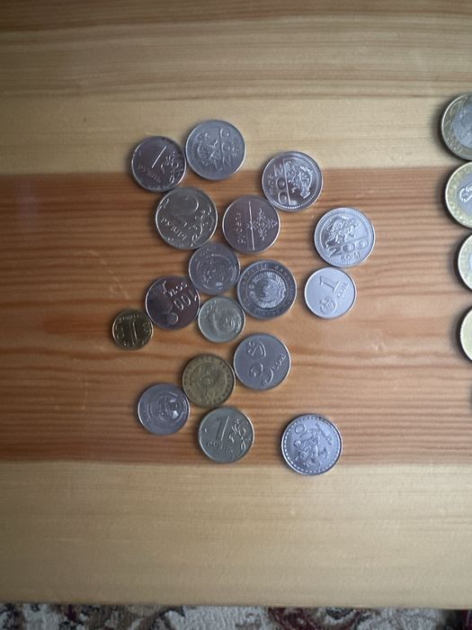 Продаются разные монеты