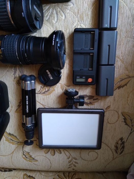 Коледна цена .Предлагам отлична фото камера Nikon D5600