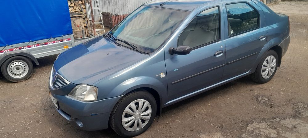 Vând Dacia Logan