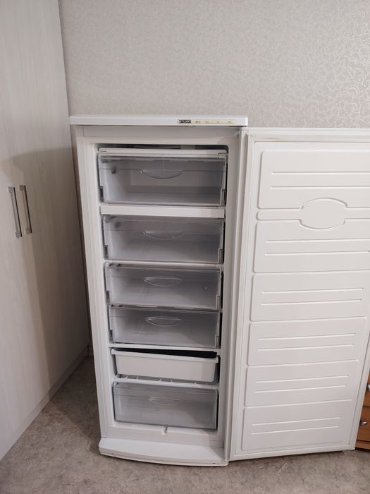 Продам морозильную камеру