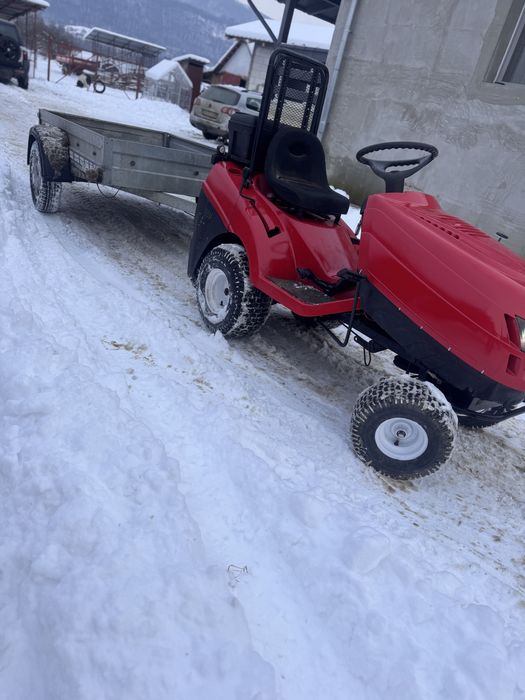 Vând tractoraș de gazon