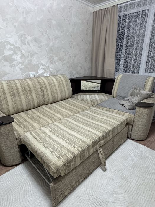 Продам угловой диван и кресло
