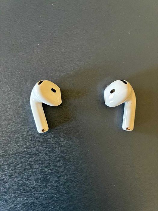 Apple AirPods 4 Noise Cancellation