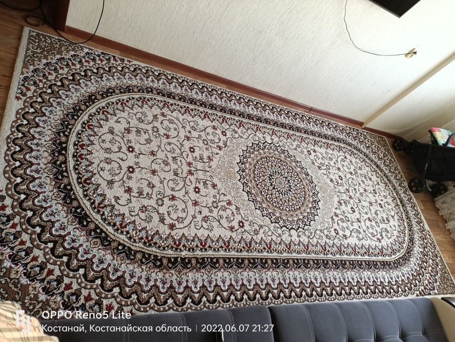 Ковёр в отличном состоянии