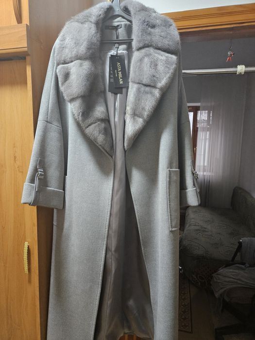 Продам пальто,с норковым воротником