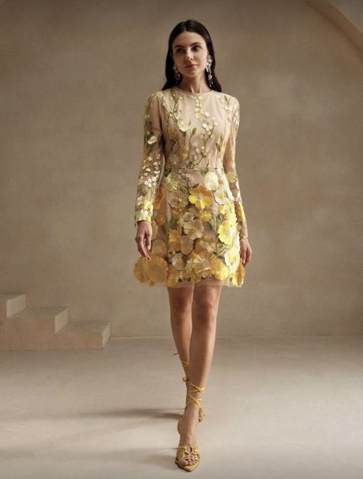 Рокля с 3D цветя