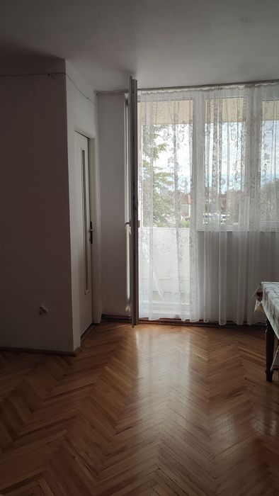 Închiriez garsonieră