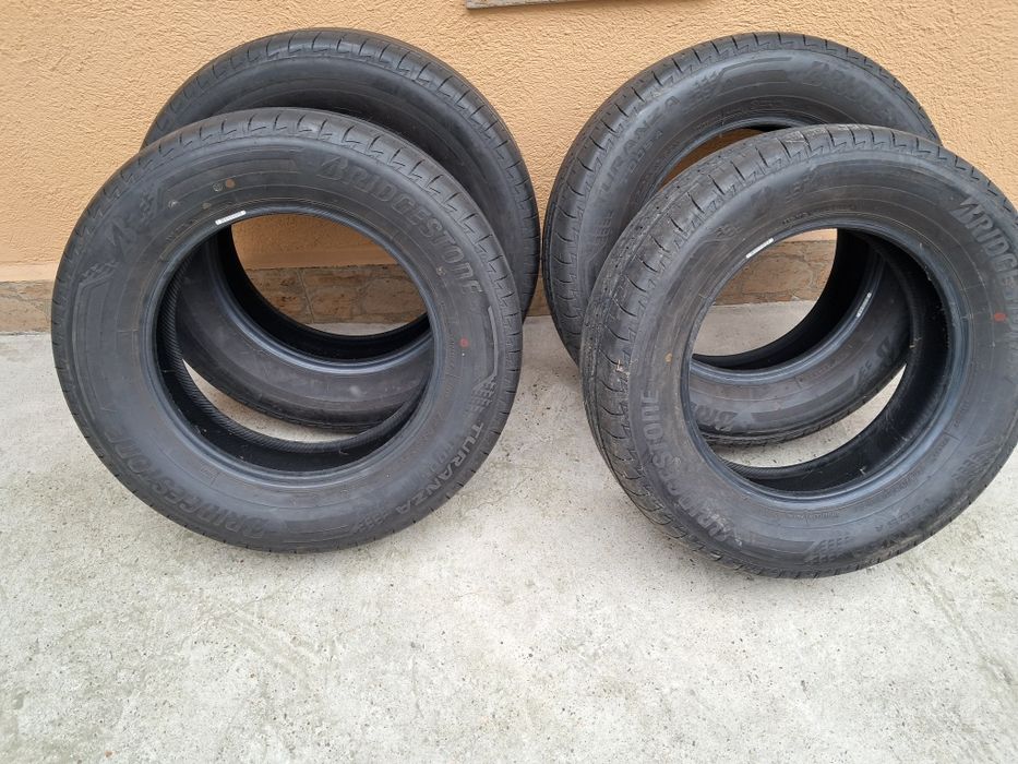 Cauciucuri 215 65 16 de vară în stare buna. Preț 1400 negociabil.