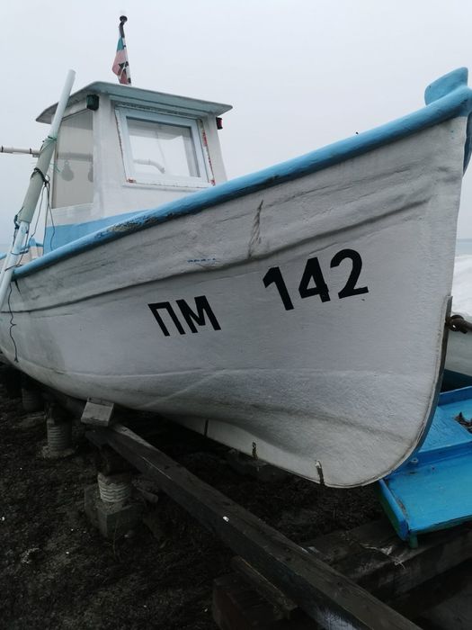 Лодка с лиценс стопански риболов