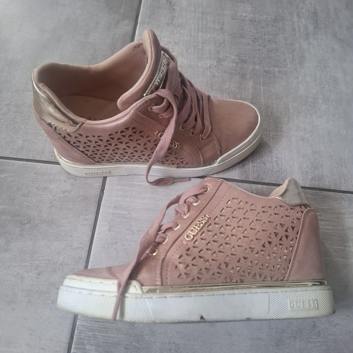 Adidasi guess marimea 36