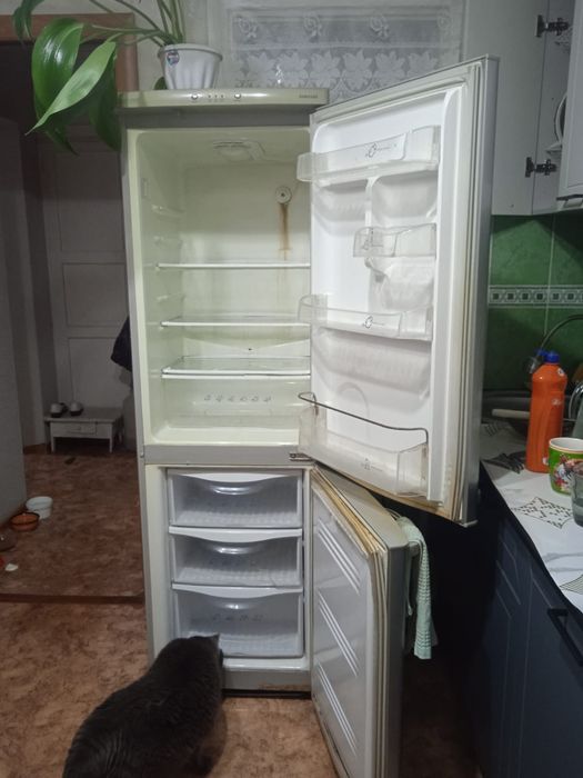 Продам холодильник Samsung
