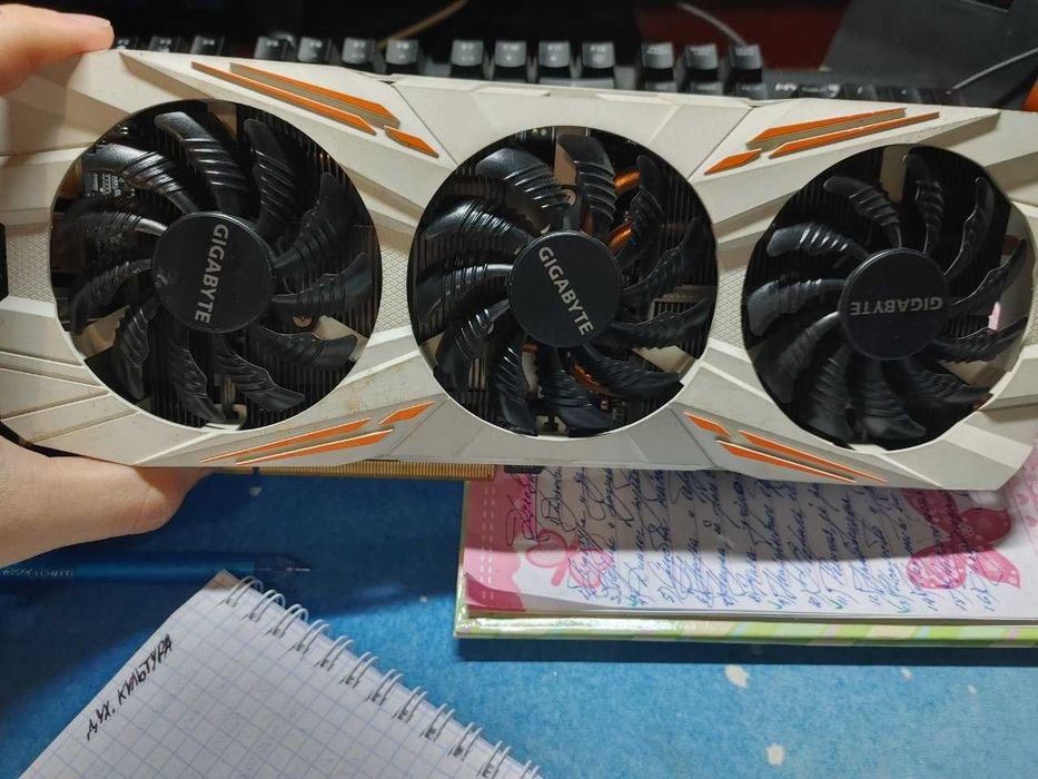 Продам видеокарту Gigabyte GTX 1080Ti Gaming OC 11G White